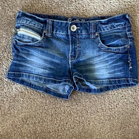 Amethyst Jeans Pants - 2/$5. Amethyst denim shorts Size 7